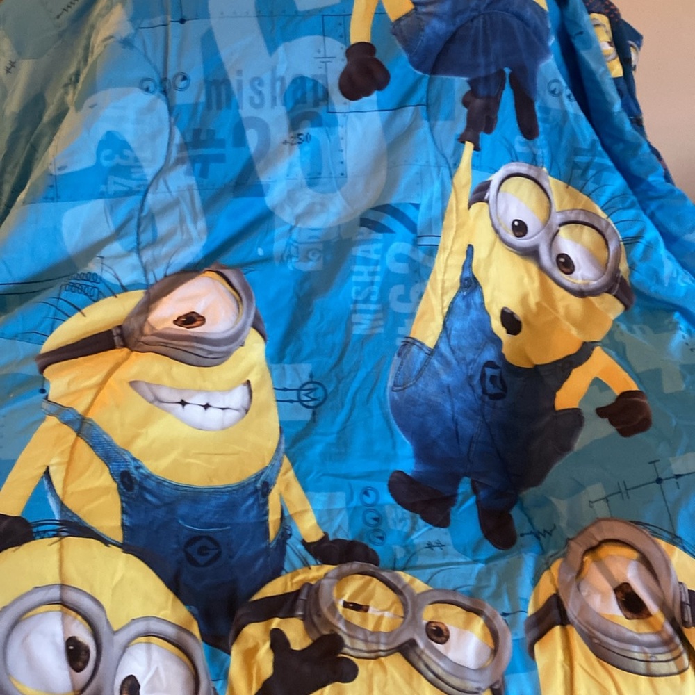 Minions, twin comforter reversible.  now 30 percent.  off. - Picture 5 of 8